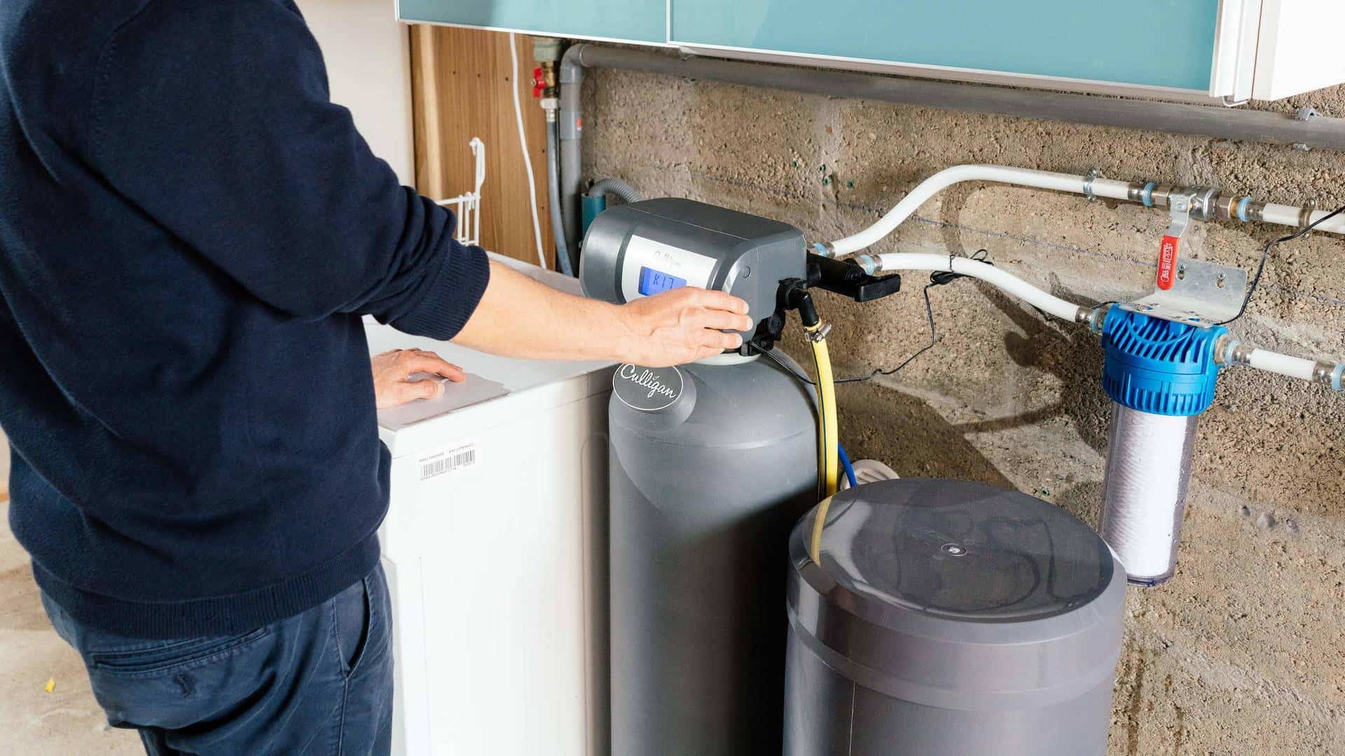 Choisir un adoucisseur d'eau à sel ou un filtre anti calcaire